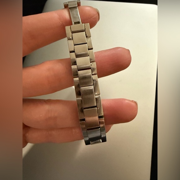 Gucci 4600L Series Women's Stainless Steel watch, pre-owned - Picture 13 of 14